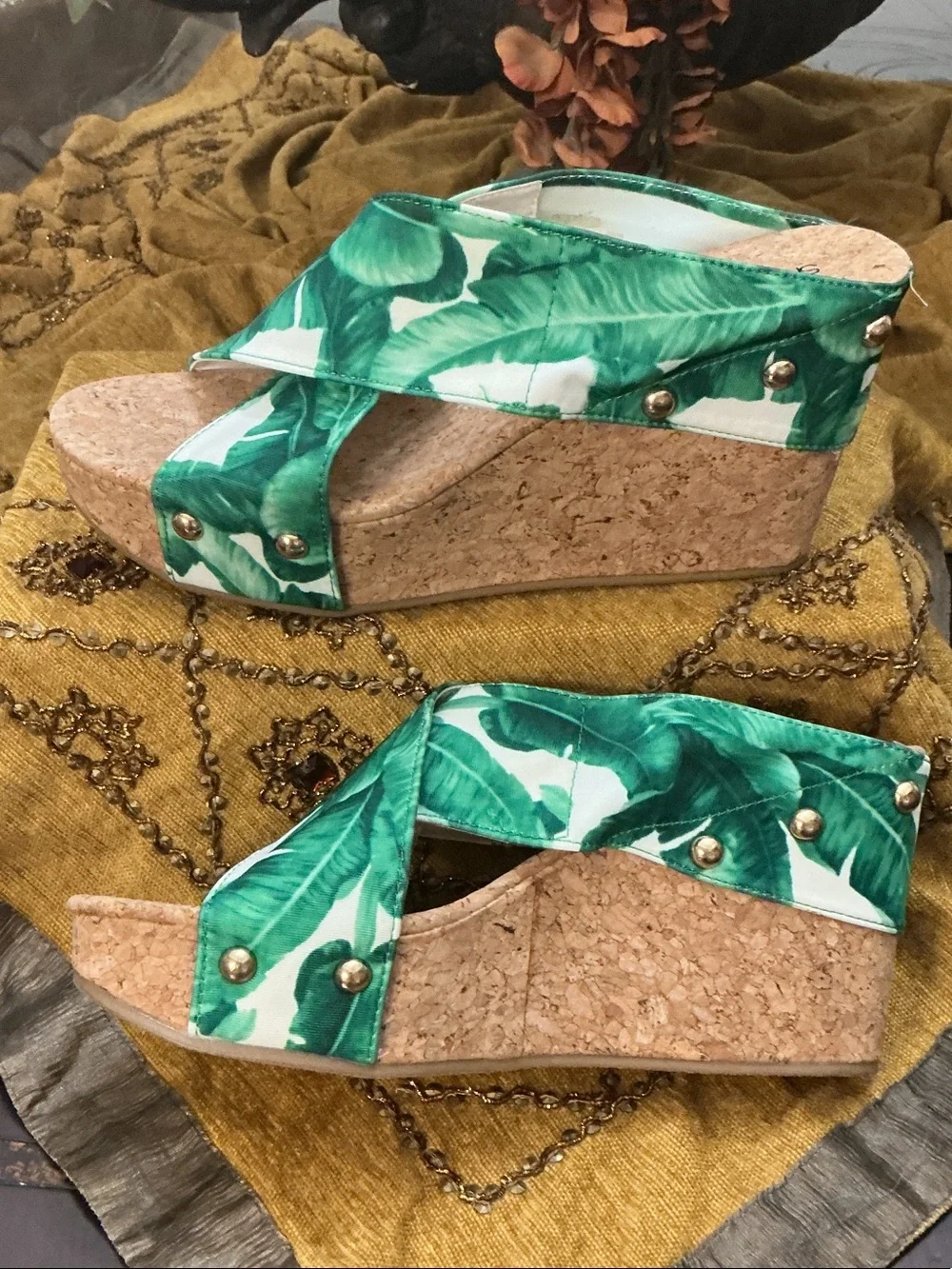 Shoe Dazzle Green Leaf Print Cork Wedge Sandals